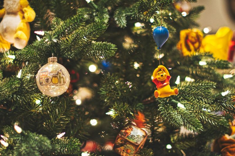 Get Ready for the Holidays: Redecorate Your Home with Glittering Glass Ornaments